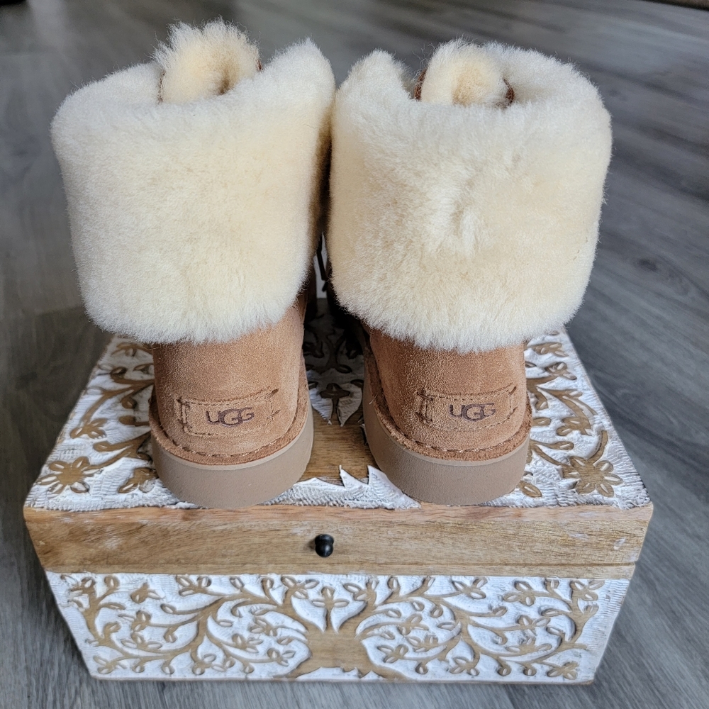 UGG Weylyn Suede Boot - Picture 5 of 8